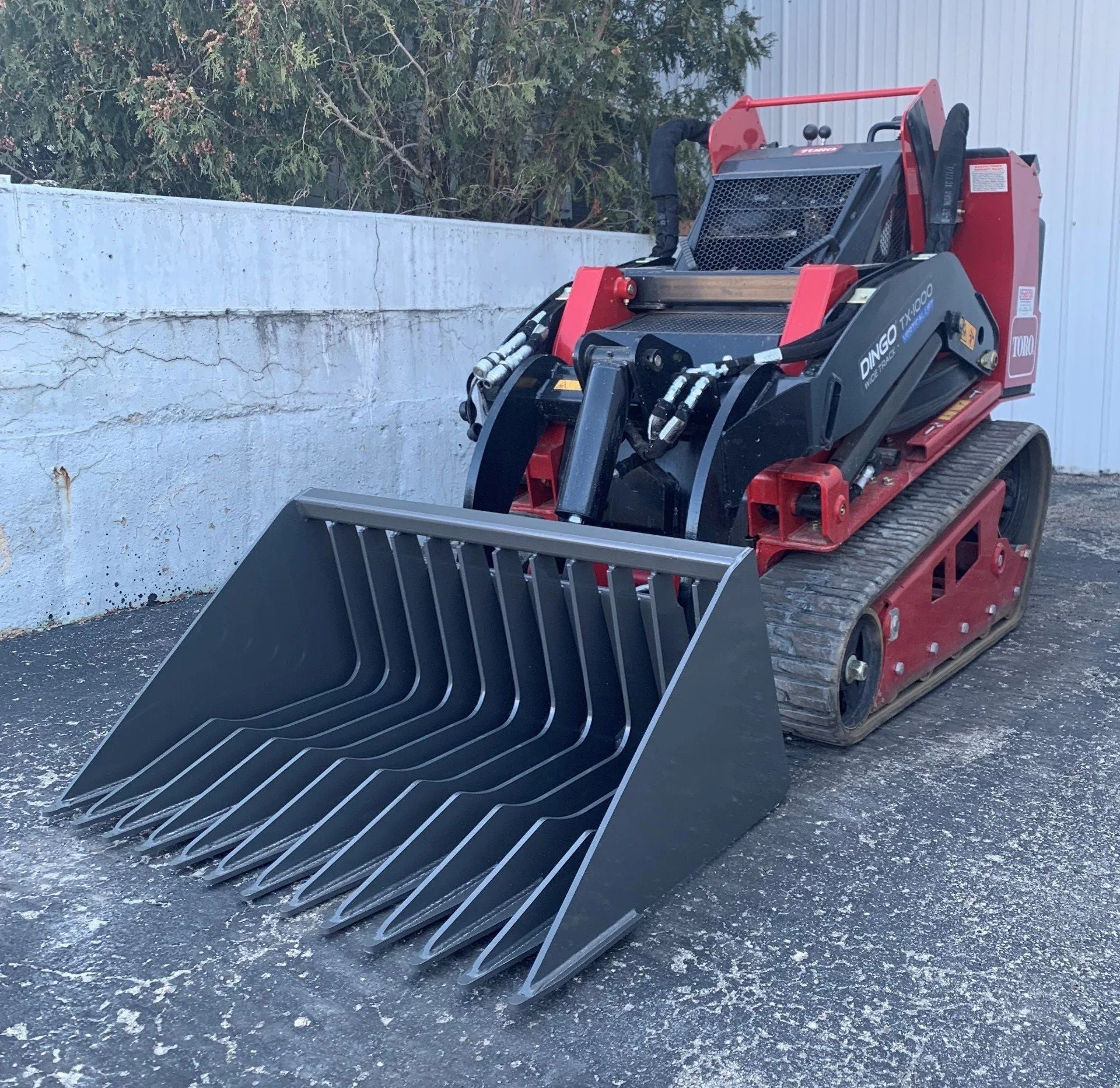 BERLON Skeleton Bucket for Mini Loaders