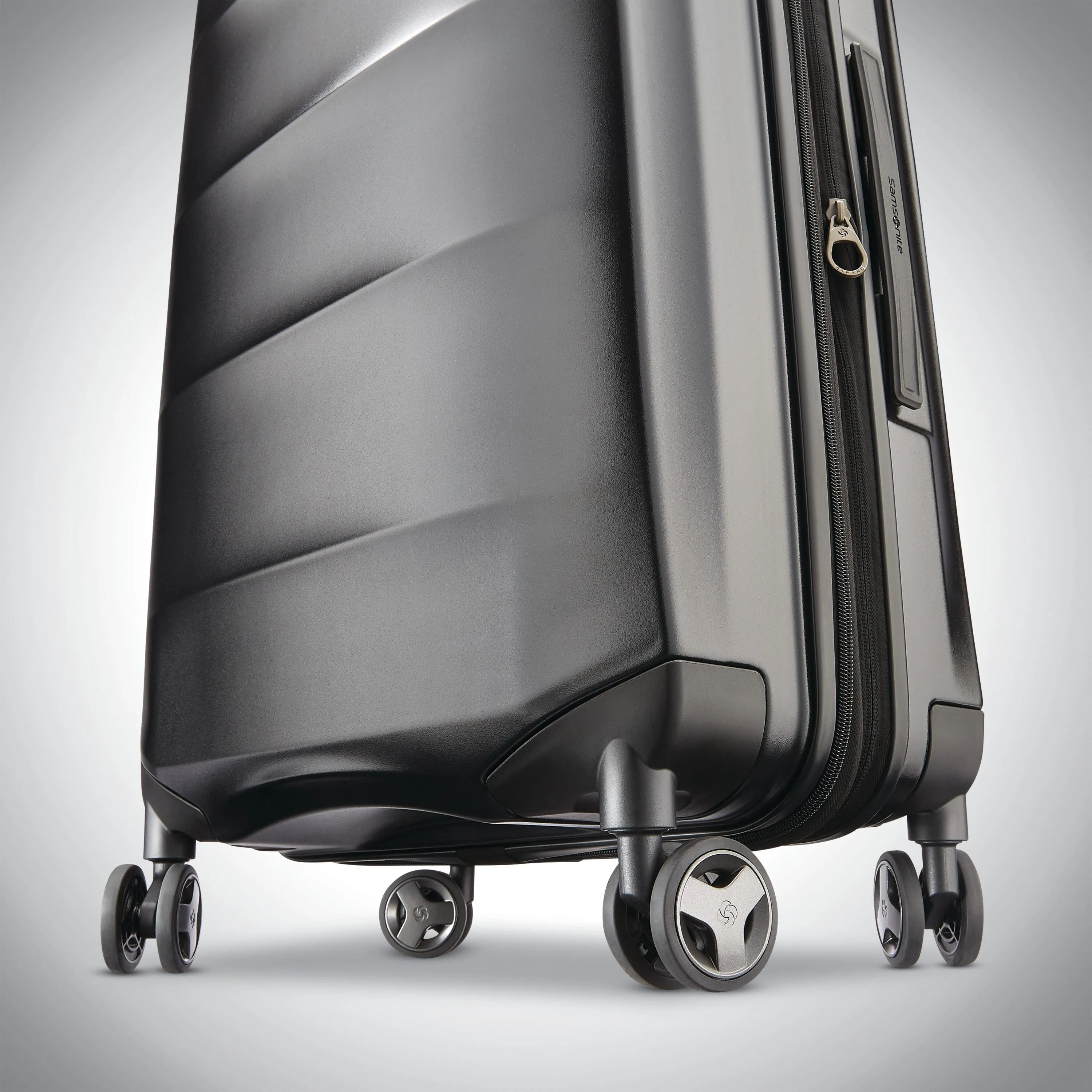 Samsonite Octiv Medium Spinner