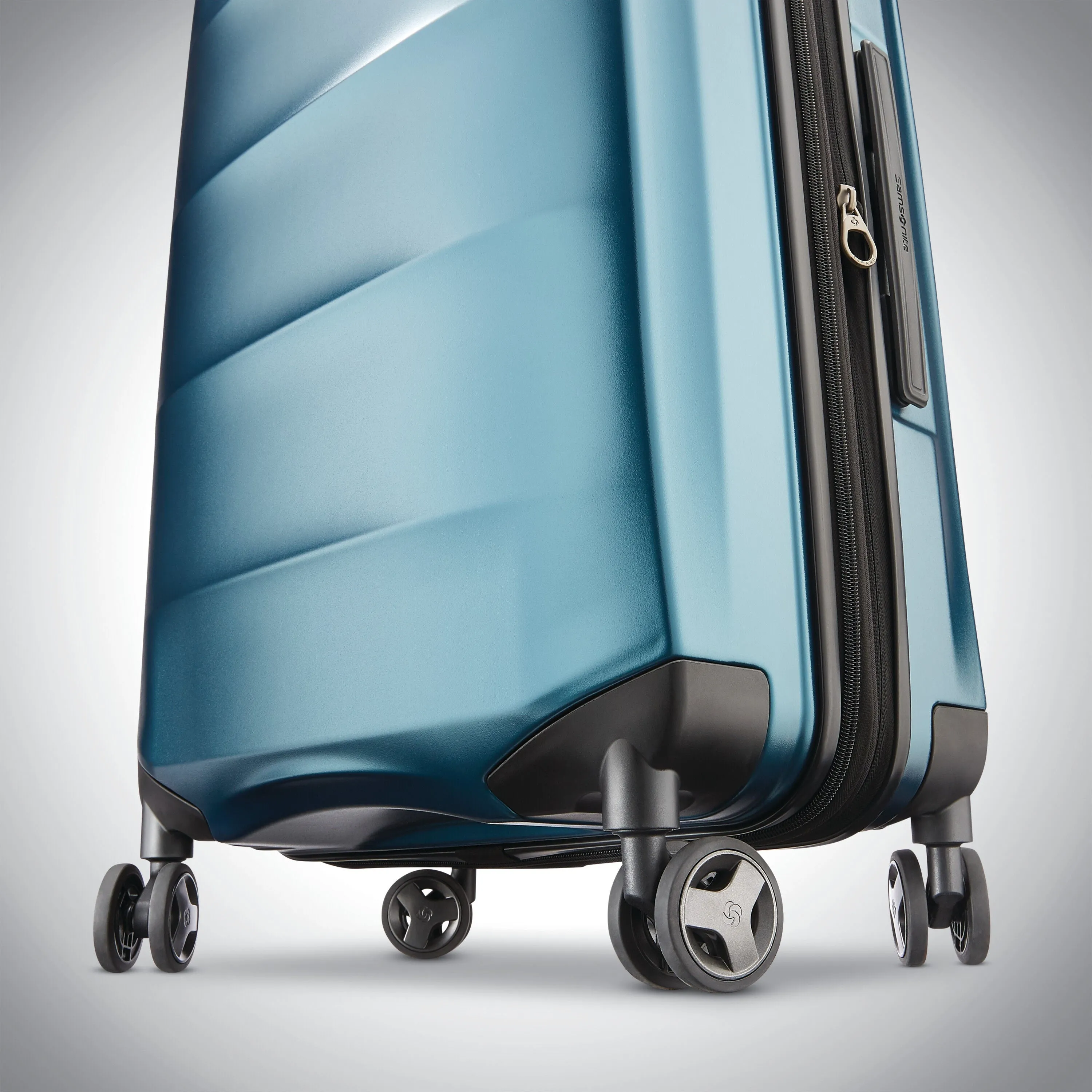 Samsonite Octiv Medium Spinner